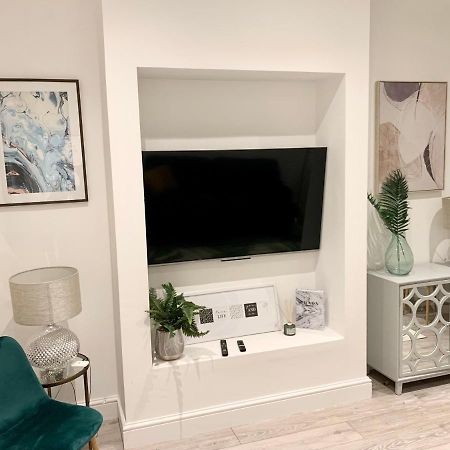 לונדון Modern 2 Bedroom Apartment With Private Garden Near Canary Wharf מראה חיצוני תמונה
