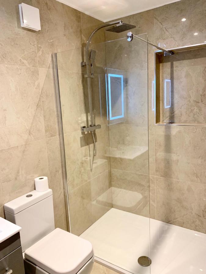 לונדון Modern 2 Bedroom Apartment With Private Garden Near Canary Wharf מראה חיצוני תמונה
