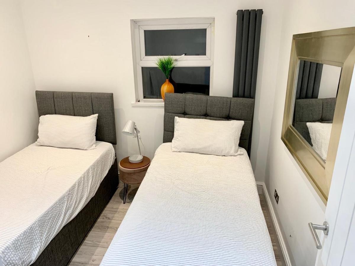 לונדון Modern 2 Bedroom Apartment With Private Garden Near Canary Wharf מראה חיצוני תמונה